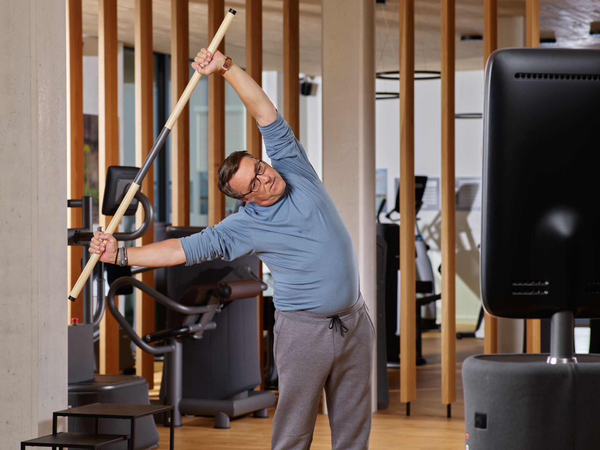 Flexibiliteit oefening bij EGYM voor revalidatie