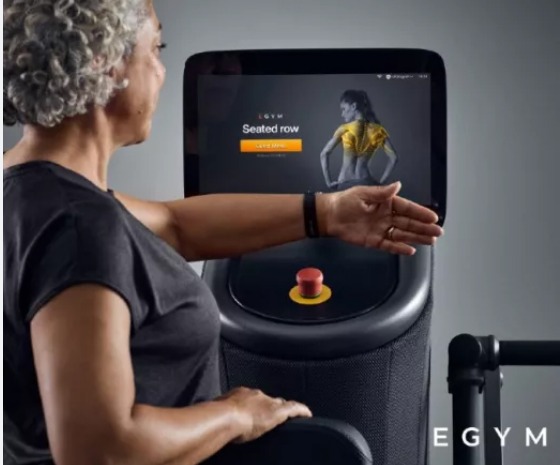Polsband scannen bij EGYM machine